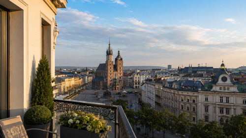 Widok na centrum polskiego miasta z hotelu